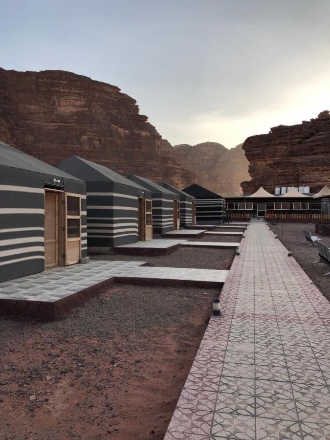 Flowers Rum Camp Wadi Rum Exterior photo